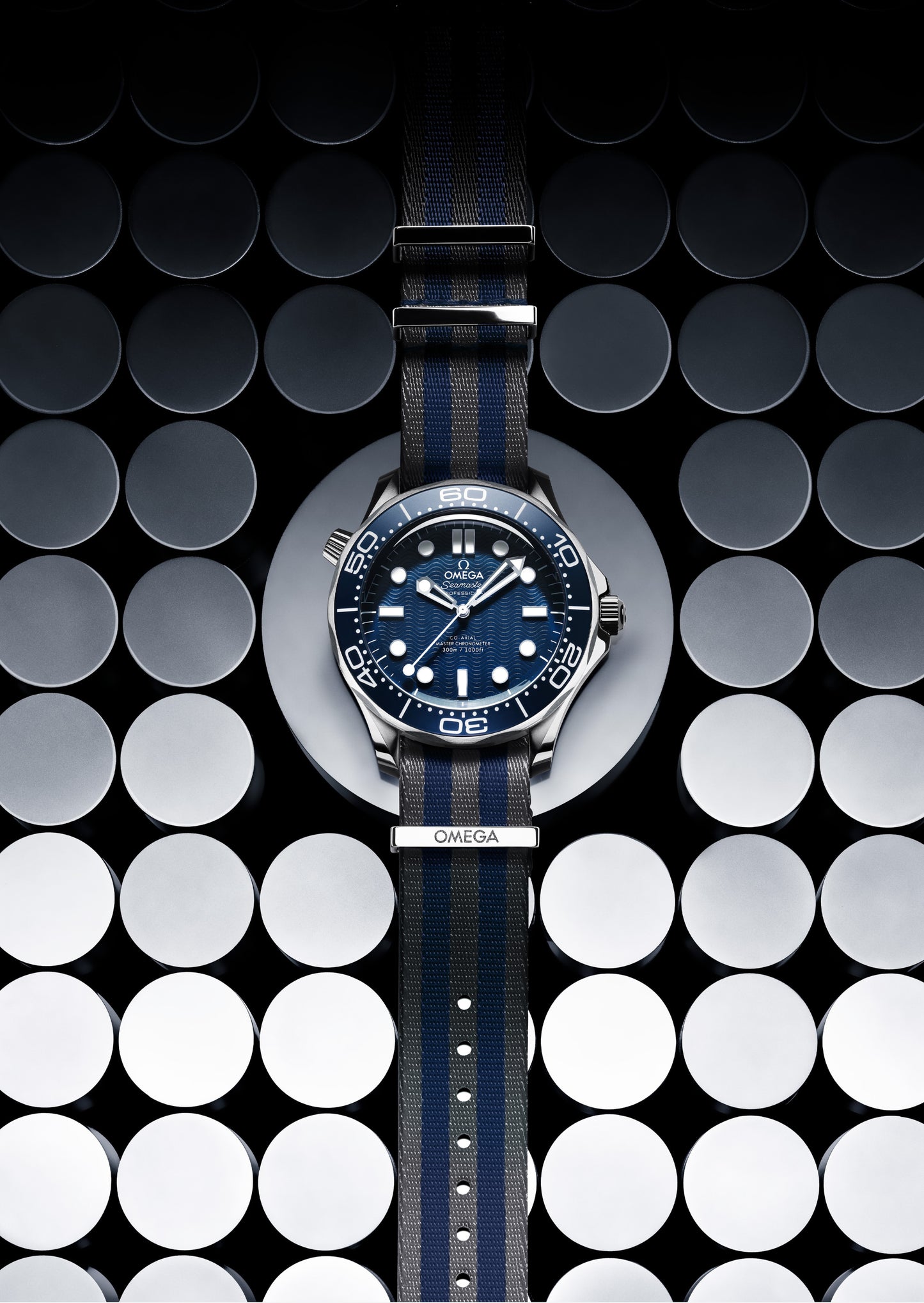 Seamaster Diver 300M James Bond 60th Anniversary + FREE Extra NATO Strap