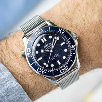 Seamaster Diver 300M James Bond 60th Anniversary + FREE Extra NATO Strap